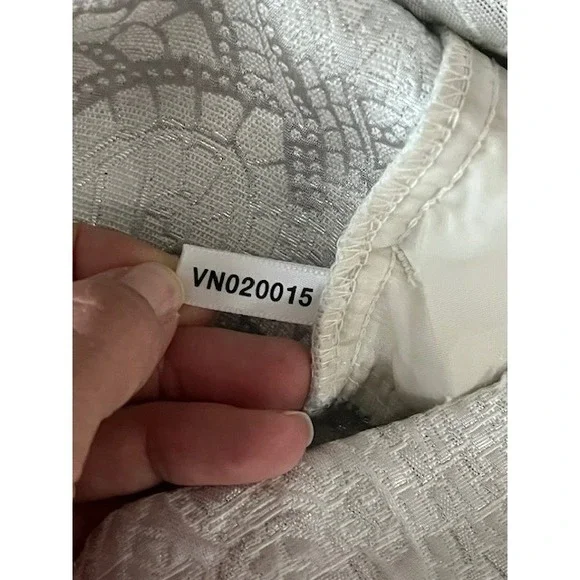 New York & Company Metallic Shorts Women's Size 4 White Silver Dressy Pockets - Picture 15 of 16